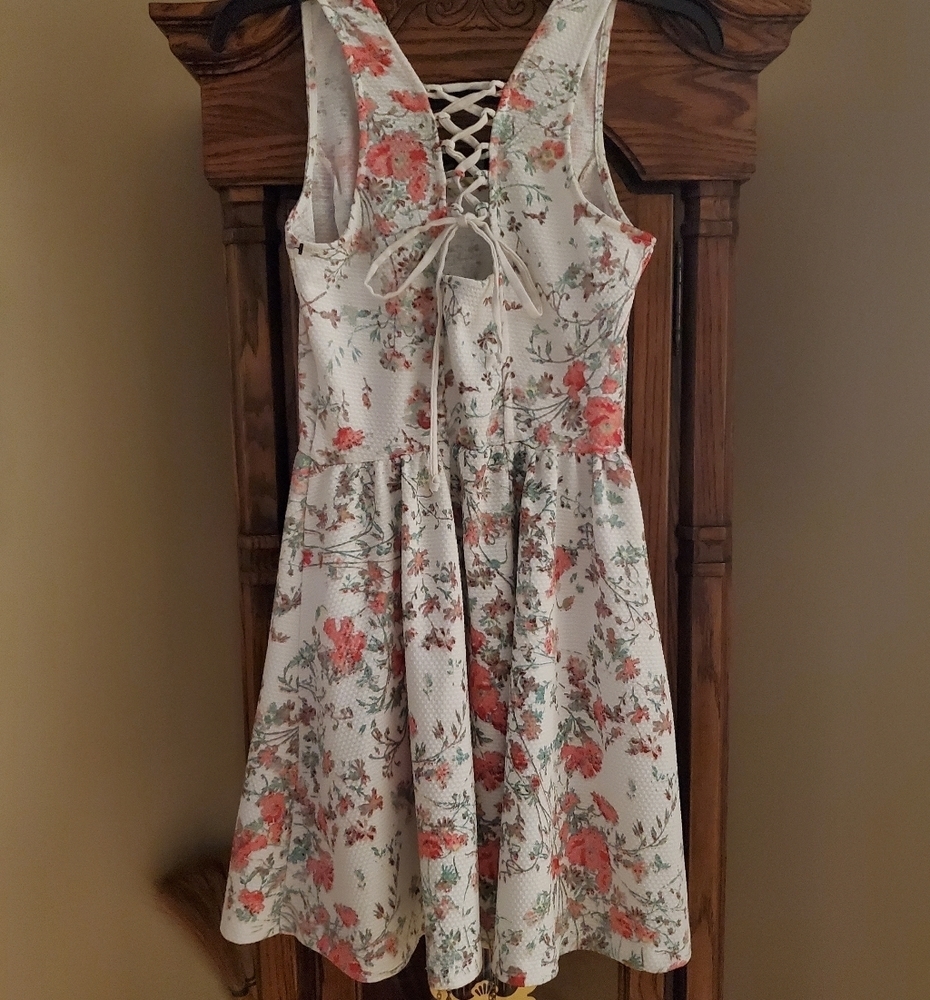 Jessica Simpson Women's Lace Up Back Dress - Picture 4 of 11